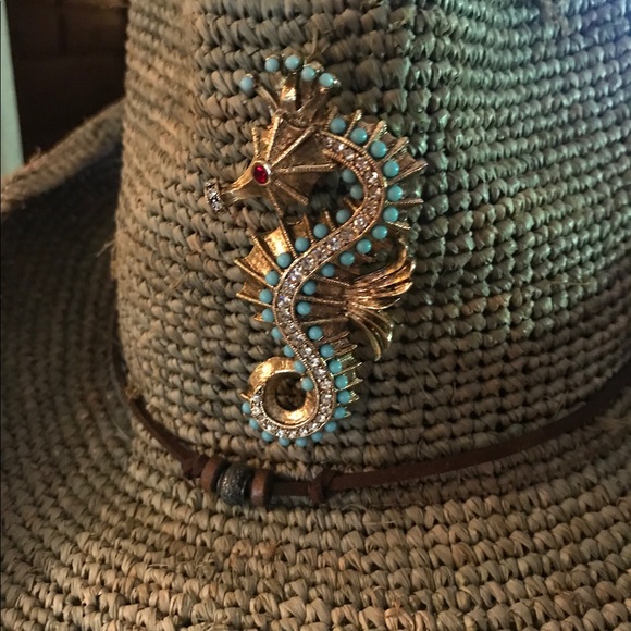 💋SOLD💋Vintage HATTIE CARNEGIE Seahorse Brooch - Picture 2 of 7